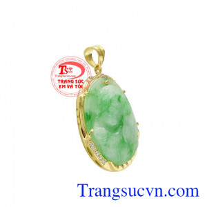 Sản phẩm được chế tác từ ngọc cẩm thạch chất lượng mang đến nhiều vận may đến cho người dùng.