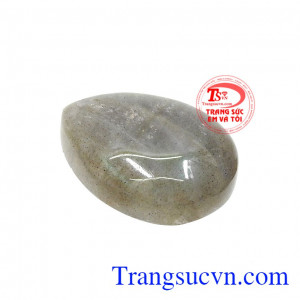 Mặt labradorite thiên nhiên chế tác hình giọt nước, tinh tế và trang nhã. 