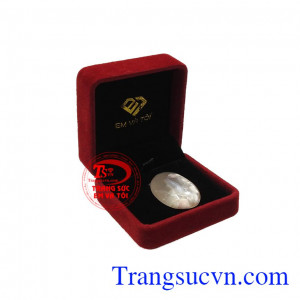 Trong phong thủy, người ta tin rằng năng lượng từ đá này sẽ mang lại may mắn, giải tỏa áp lực và mệt mỏi. Mặt mã não thiên nhiên đẹp