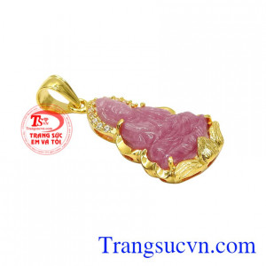 Phật bà Quan Âm với gương mặt hiền từ là biểu tượng của điềm lành, lòng từ bi bác ái, hướng thiện, hoá hung khí, đem lại bình an, may mắn cho gia chủ