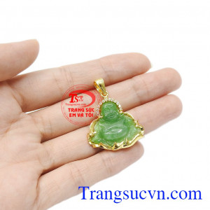 Đặc biệt, phật được chạm khắc từ ngọc cẩm thạch càng làm tăng thêm nét đẹp sang trọng cho sản phẩm. Mặt phật di lặc hoan hỉ jadeite