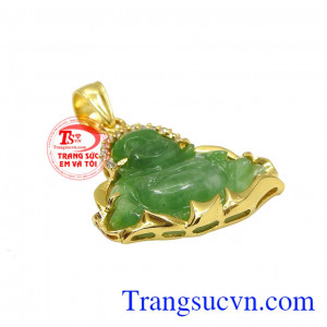 Chạm khắc tinh tế, tỉ mỉ mang đến sản phẩm ấn tượng. Mặt phật di lặc hoan hỉ jadeite