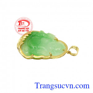 Phật di lặc được biết đến với sở thích biến những ưu phiền, đau khổ, buồn bã của con người thành niềm vui, sự thư thái. Mặt phật di lặc jadeite an khang