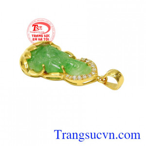 Phật Bà Quan Âm luôn là biểu tượng của sự bình an, lòng thánh thiện, bác ái, hướng phật, đem tới sự may mắn cho gia chủ