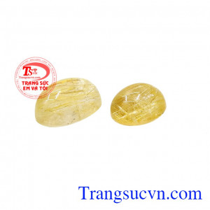 Đặc biệt thạch anh tóc vàng cũng được coi là biểu tượng của may mắn, tài lộc, mang lại thành công và phú quý cho người dùng. Mặt thạch anh tóc vàng đẹp