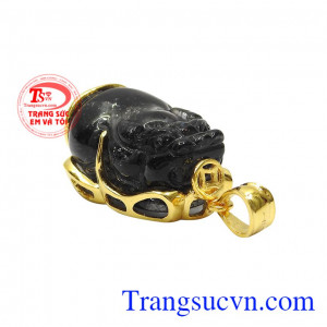 Do đó các sản phẩm trang sức vàng gắn tỳ hưu luôn được ưa chuộng.