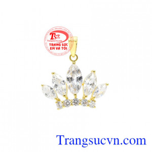 Mặt vương miện nữ hoàng thiết kế tinh xảo độc đáo với kiểu thiết kế mới lạ