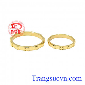 Nhẫn cưới hạnh phúc vàng tây mang phong cách trẻ trung và cá tính.