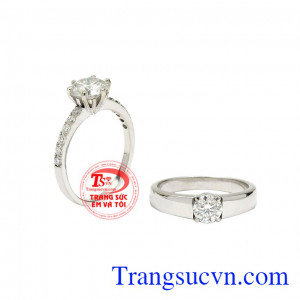 Sản phẩm được bảo hành chu đáo, giao hàng trên toàn quốc. Nhẫn cưới vàng trắng mãi yêu