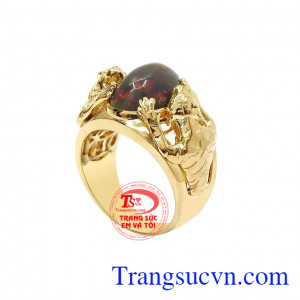 Nhẫn nam opal tuổi dần được chế tác từ vàng tây 14k sáng bóng.