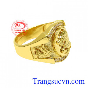 Do đó, các sản phẩm trang sức vàng chạm khắc hình rồng được nhiều phái mạnh yêu thích.