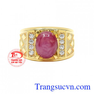 Với điểm nhấn là viên ruby sao màu sắc đẹp mắt tạo nên nét nổi bật và thu hút cho người đeo.