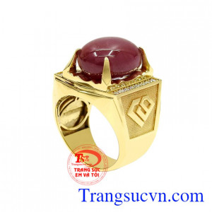 Chiếc nhẫn này được thợ chế tác hoàn kim chăm chút, chạm khắc vô cùng tỉ mỉ tạo nên một sản phẩm cao cấp, hoàn mỹ.