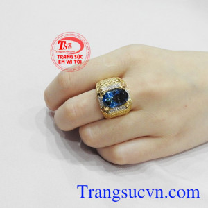 Nhẫn nam topaz ấn tượng.