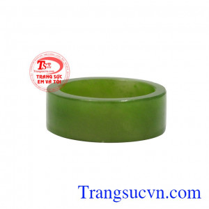Ngọc nephrite khi mang theo bên người sẽ sinh phúc, sinh tài cho gia chủ. Nhẫn nephrite thiên nhiên