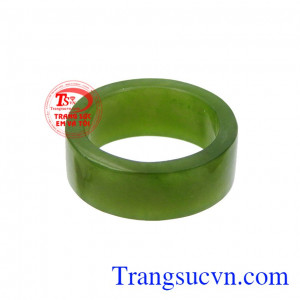 Nhẫn nephrite thiên nhiên bản vuông kiểu dáng nam tính, lịch lãm. 