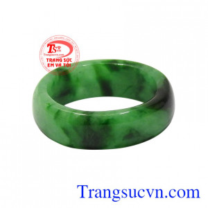 Từ thời xa xưa việc đeo nhẫn ngọc ngón út trở nên thông dụng.