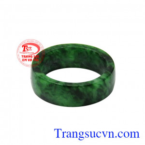 Ngọc cẩm thạch thiên nhiên mang đến may mắn, tài lộc và thịnh vượng. Nhẫn ngón út cẩm thạch đẹp