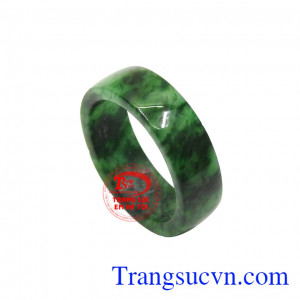 Nhẫn ngón út cẩm thạch đẹp phù hợp làm quà tặng cho người thân và bạn bè.