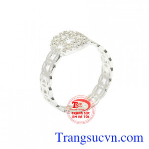 Nhẫn nữ bạc kim tiền được chế tác dầy xinh xắn và độc đáo.