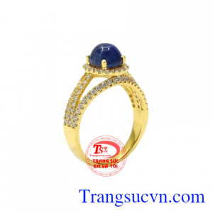 Nhẫn nữ saphir thanh lịch thiết kế kiểu dáng vừa sang trọng và vừa hợp thời trang.