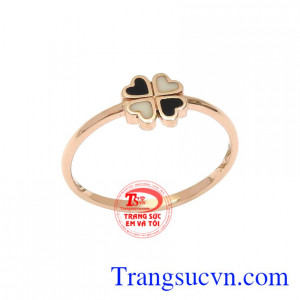 Nhẫn nữ vàng hồng tinh tế chất lượng.