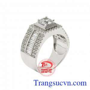 Nhẫn vàng trắng phái mạnh lịch lãm được nhập khẩu từ Hàn Quốc, chế tác đầy tỉ mỉ.