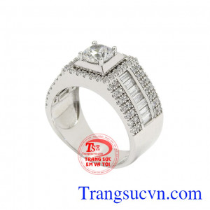 Nhẫn vàng trắng gần đây là xu hướng trang được giới trẻ vô cùng yêu thích bởi chúng toát lên được vẻ sành điệu và thời thượng đến cho người đeo.