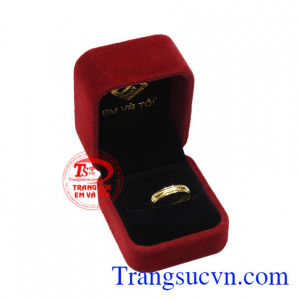 Nhẫn vàng trơn xu hướng giao hàng nhanh trên toàn quốc.