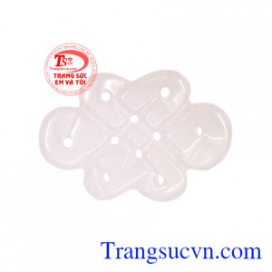 Nút thắt may mắn thạch anh hồng được chế tác vô cùng tinh xảo.