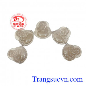 Sản phẩm có thể bọc vàng hoặc bạc để làm trang sức phong thủy. Phật di lặc hoan hỉ đá mã não