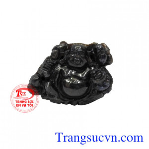 Phật Di Lặc saphir an yên được chạm khắc vô cùng tỉ mỉ từ đá saphir thiên nhiên sáng bóng.