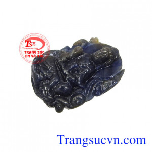 Đá saphir là viên đá quý được nhiều người biết đến bởi vẻ đẹp và giá trị mà nó mang lại cho người dùng.