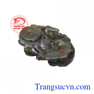 Phật Quan Âm Sapphire đại lộc có giấy kiểm định đá quý uy tín.