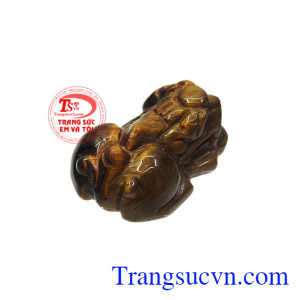 Tỳ hưu mắt hổ hưng thịnh được chạm khắc từ đá mắt hổ thiên nhiên.