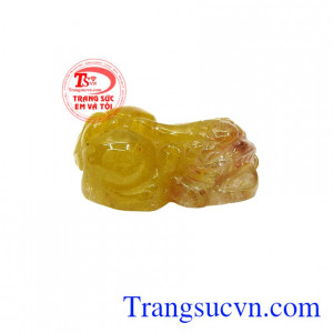 Bởi người ta tin rằng, người sở hữu loài vật này sẽ có nhiều vận may về tài lộc và thành công hơn trong công việc.