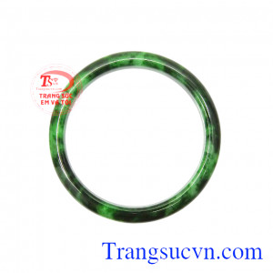 Ngọc cẩm thạch thiên nhiên mang năng lượng tích cực bảo vệ, che chở chủ nhân. Vòng cẩm thạch an nhiên