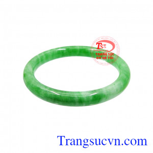 Vòng cẩm thạch hộ mệnh mang đến cho người dùng sự bình an và thịnh vượng. 