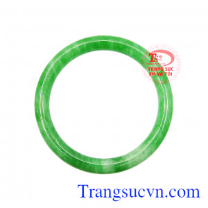 Những năng lượng từ ngọc cẩm thạch sẽ bảo vệ và che chở người dùng. Vòng cẩm thạch hộ mệnh