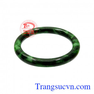 Vòng cẩm thạch thịnh vượng là một sản phẩm được rất nhiều khách hàng yêu thích và lựa chọn làm quà tặng cho các bà, các mẹ. 