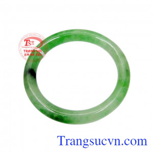 Vòng ngọc jadeite an khang là một trong những sản phẩm đang rất được ưa chuộng tại trang sức Em và Tôi.