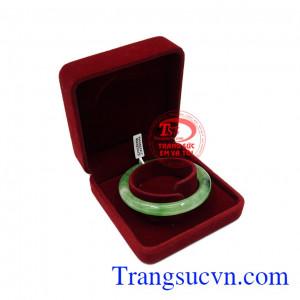 Vòng ngọc jadeite an khang là món quà ý nghĩa dành tặng cho các bà, các mẹ.