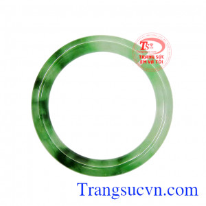 Ngọc cẩm thạch là một trong những loại ngọc quý được rất nhiều khách hàng yêu thích và lựa chọn. Vòng ngọc jadeite hợp mệnh