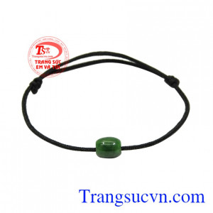 Vòng tay cẩm thạch an nhiên chế tác hình dạng lu thống mang đến vẻ mới lạ cho sản phẩm.