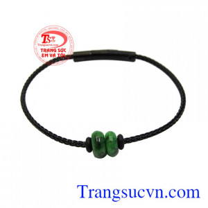 Vòng tay charm cẩm thạch được chế tác tỉ mỉ, mới lạ.