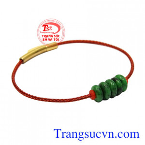 Ngọc cẩm thạch là viên đá tích tụ năng lượng qua hàng trăm triệu năm đem đến nhiều cát khí và sự hưng thịnh đến cho gia chủ.