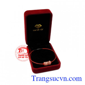 Vòng tay thạch anh dâu thích hợp cho người mệnh Thổ và Hỏa.