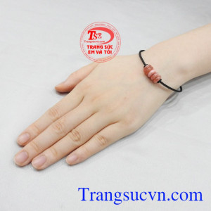 Vòng tay thạch anh dâu hồng đẹp.