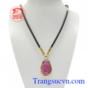 Bộ Đức Mẹ Ruby Thánh Thiện kết hợp giữa mặt dây Đức Mẹ ruby và dây cao su bọc vàng mang lại sự tinh tế trong từng đường nét sản phẩm