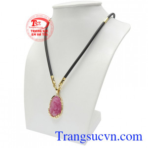 Với những người theo đạo Công giáo thì việc tôn thờ Đức mẹ Maria luôn chiếm vị trí quan trọng hàng đầu